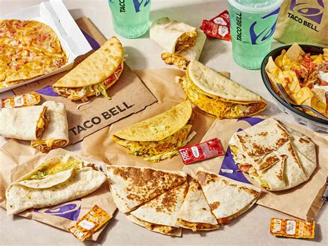 Töltött taco tányéron