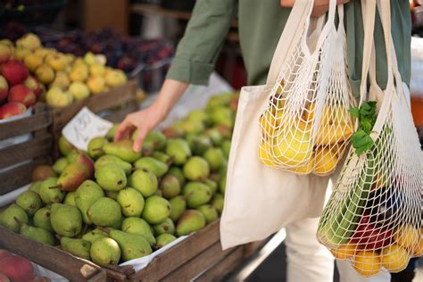 sustainable shopping bag with groceries