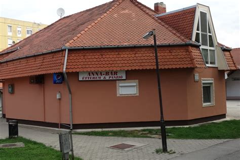 Az Anna Bár Étterem-Panzió bejárata