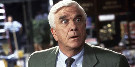 Leslie Nielsen Drebin hadnagyként