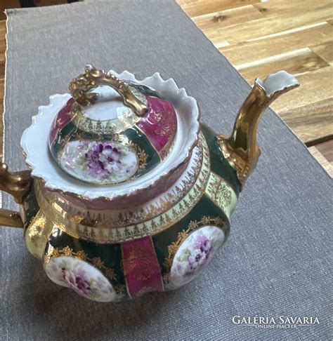Porcelán teáskanna és kancsó