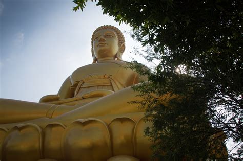 Buddha szobor thai étteremben