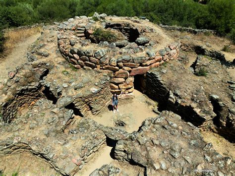 Nuraghe építmény Szardínián