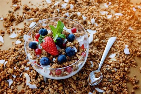 Ropogós granola tálban