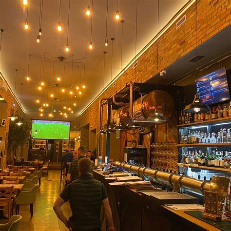 Stifler Beerhouse terasza sörválasztékkal