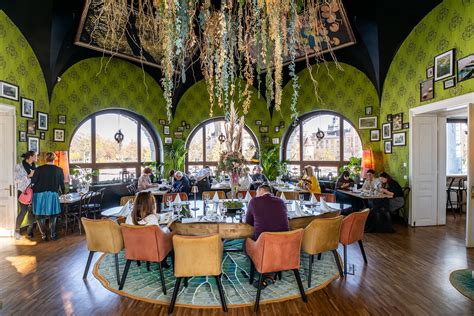Városliget Café & Restaurant terasza a parkban