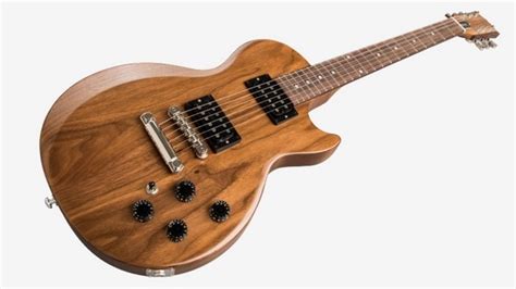 Diófából készült gitár