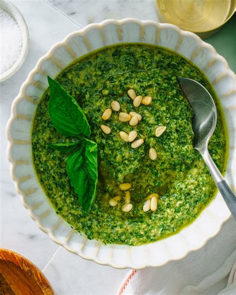 aprógépben készülő pesto