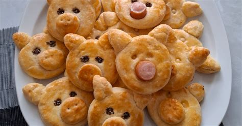 Szilveszteri malacka tálalása mártogatóssal