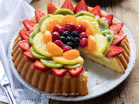 gyönyörűen felszeletelt torta