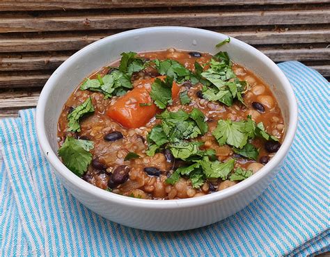 Bab és lencse minestrone levesben
