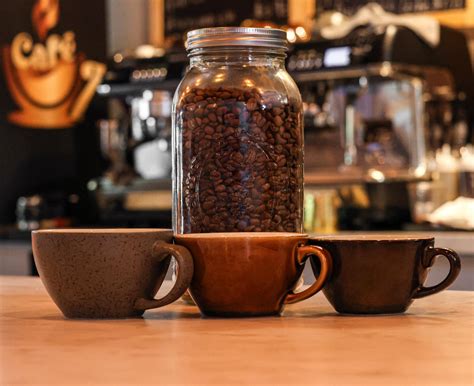 Változatos italválaszték a Páholy Café hűtőjében