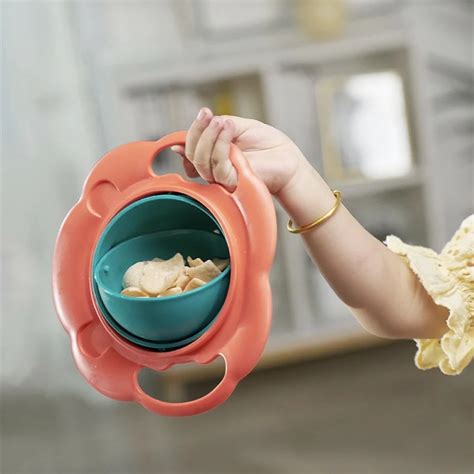 különböző színű és típusú Magic Gyro Bowl tálak egy asztalon elrendezve
