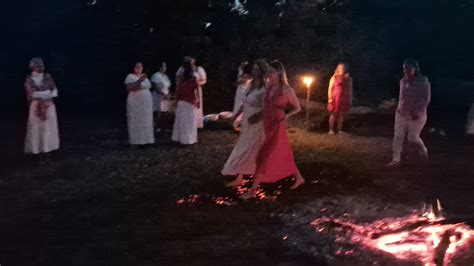 Tűzönjárás rítusa a fesztiválon