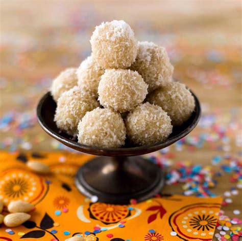 színes brigadeiros golyók és quindim desszert