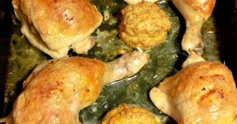 Csirke forgatása a sütőben