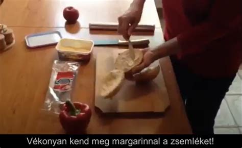 Szendvicskészítés futószalagon