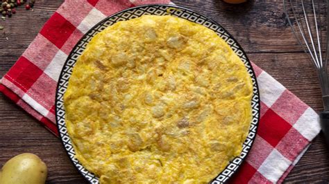 krumplis omlett a tányéron