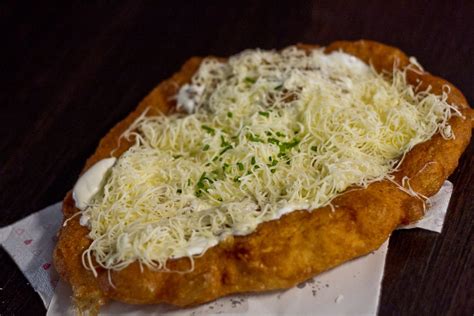 Krumplis lángos a Flórián téri aluljáróban