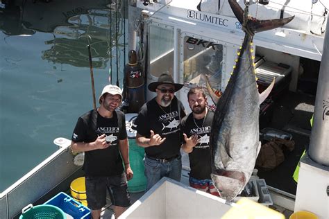 A Wicked Tuna logója