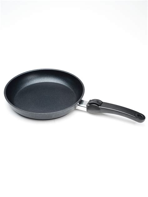 SKK Guss Serie 3 26 cm-es serpenyő közelről