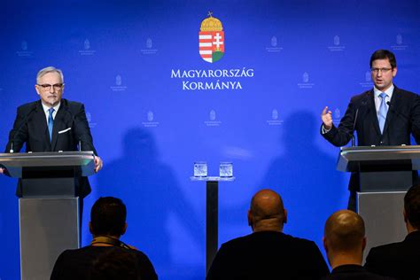 A közétkeztetésben dolgozók mosolygó arcképe