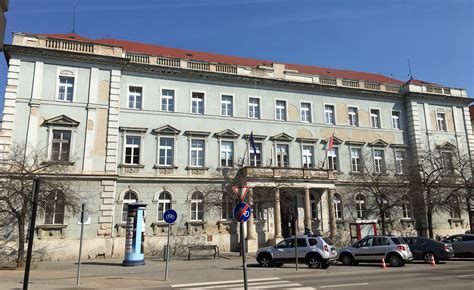 A magyar bírósági épület bejárata