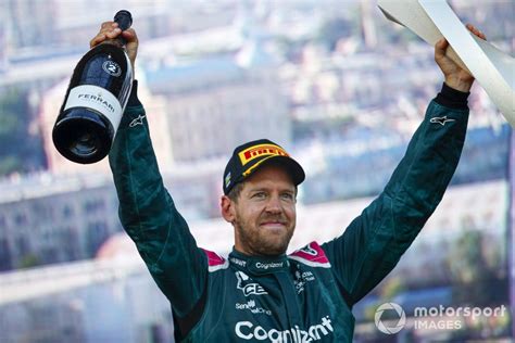Sebastian Vettel az Aston Martin autójában