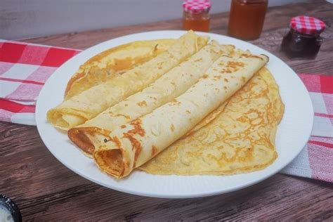 Vékony palacsinta tészta keverése mixerrel