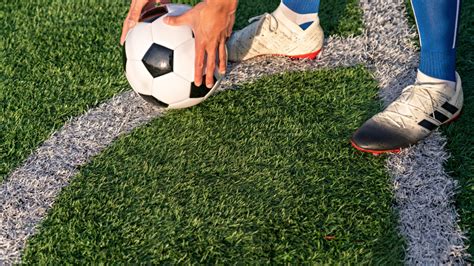 Sportbóják egy futballpályán