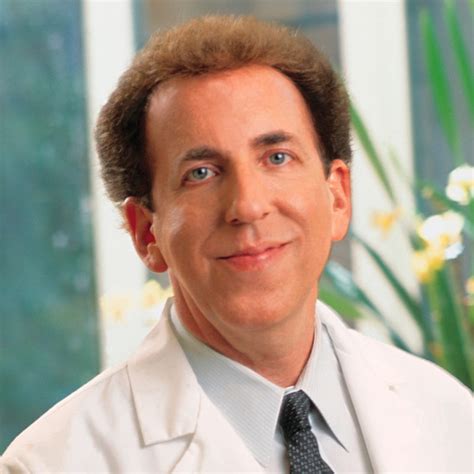 Dr. Dean Ornish portréja