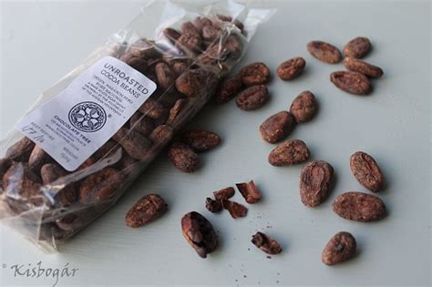 Kakaóbabtöret és friss kakaóbabok