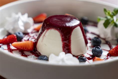 Panna cotta alapanyagok: tejszín, cukor, vanília, zselatin
