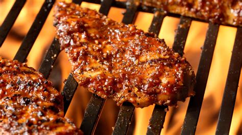 Szaftos BBQ bordák a grillen