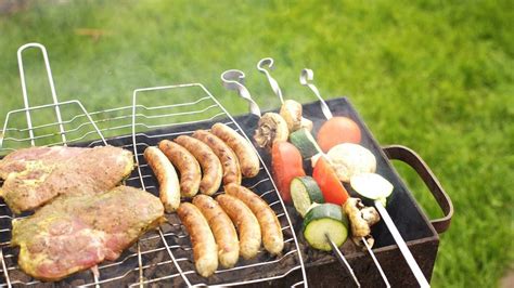 Grillezéshez szükséges eszközök illusztrációja