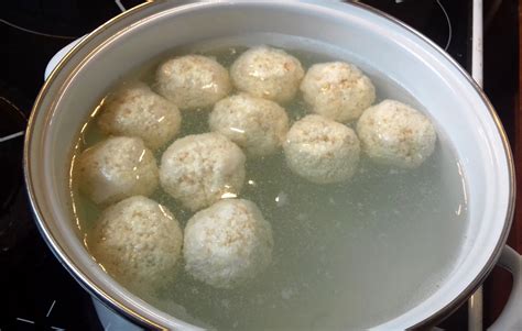 Gombócok főzése