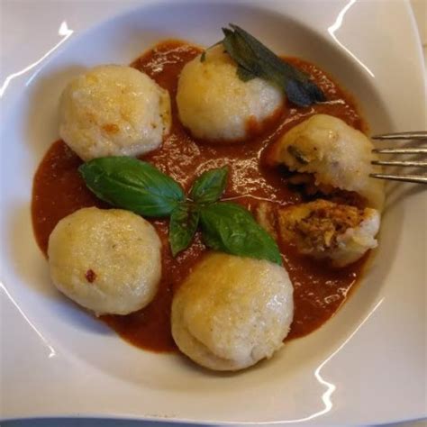 Sós töltött gombóc