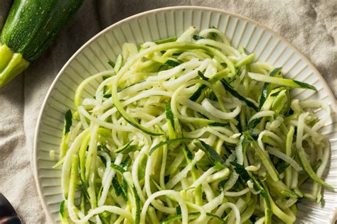 cukkinitészta különböző zöldségekkel