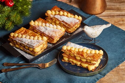 francia mille-feuille desszert tálalása