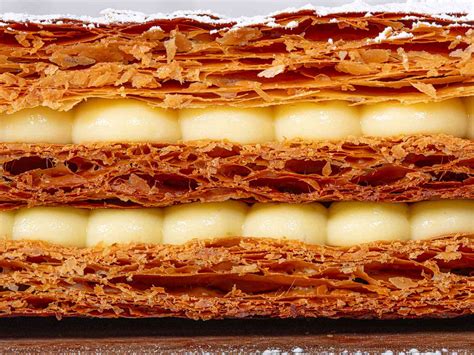 különböző mille-feuille variációk tálcán