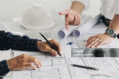 Tervrajzok és építészeti tervek tekercspapíron