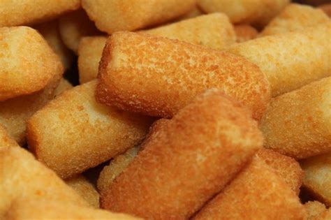 Burgonyakrokett formázása sütés előtt