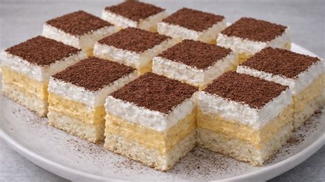Madártej süti szeletei csokival