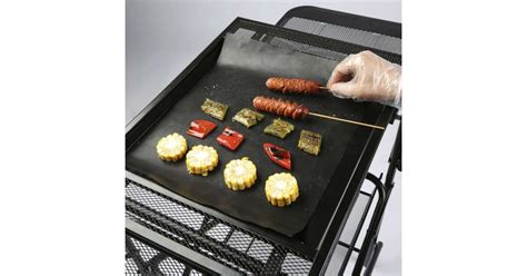 BBQ papírtörlő használat közben