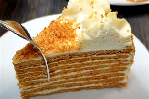 Medovik torta rétegezve