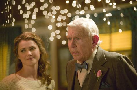 Jenna (Keri Russell) egy különleges pitét készít a Pincérlány: Édesen is csípős című filmben