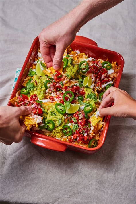 különböző felhasználási módok, például nachos tál, morzsolt chips salátán, vagy panírként