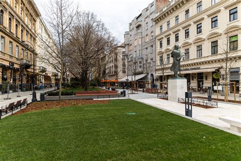 Liszt Ferenc tér épületei