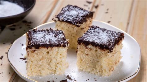 szeletelt csokoládés kókuszos sütemény