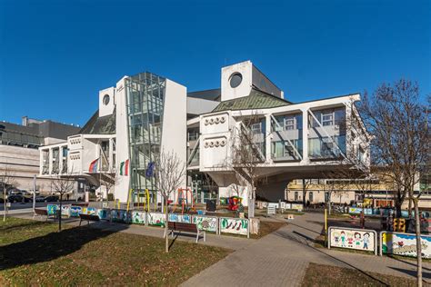 Halásztelek modern épületei és infrastruktúrája